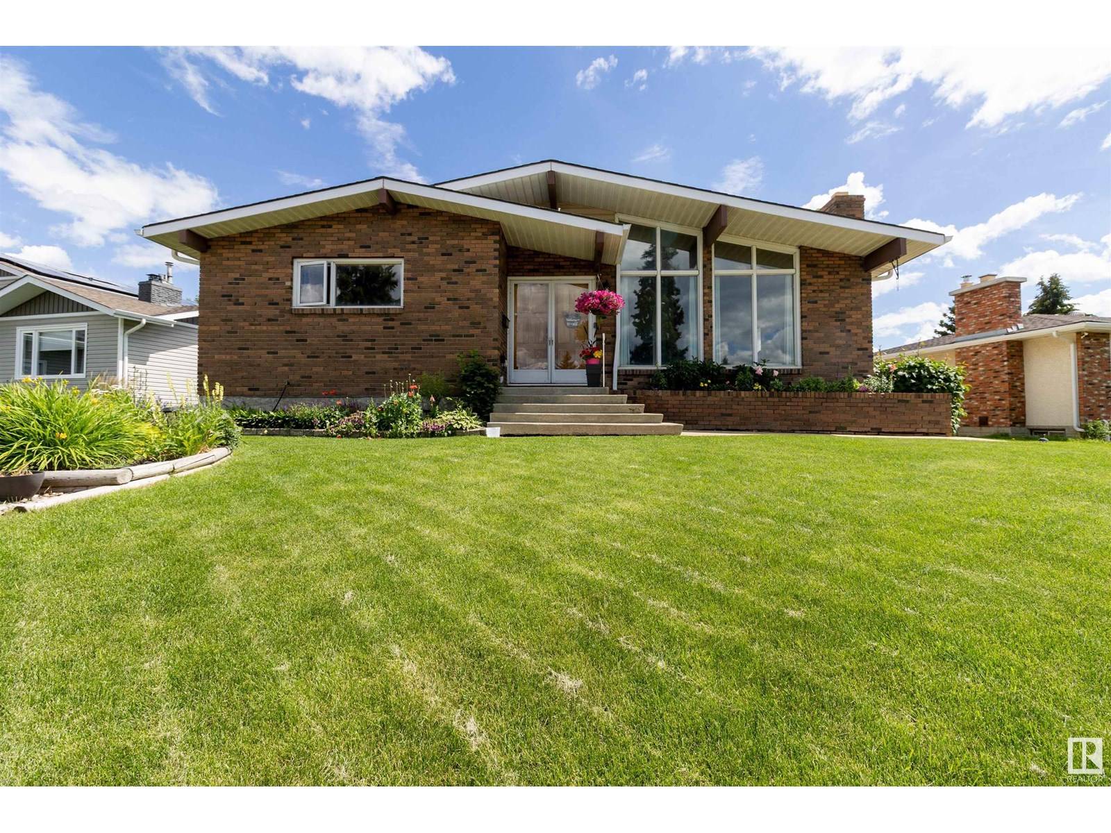 Edmonton, AB T6K1X7,1303 85 ST NW NW