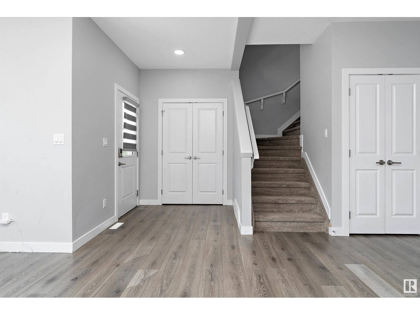 Edmonton, AB T6T2L4,2152 MAPLE RD NW