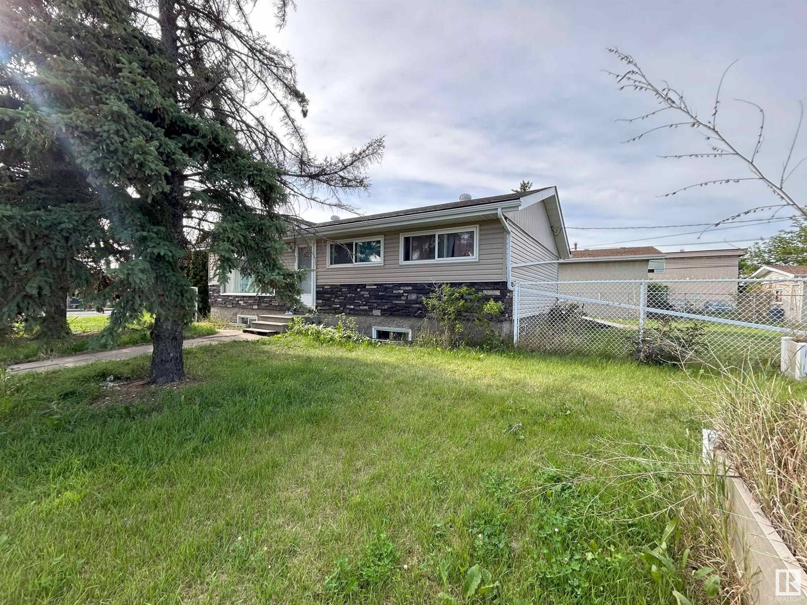 Edmonton, AB T5L3V3,12703 134 AV NW