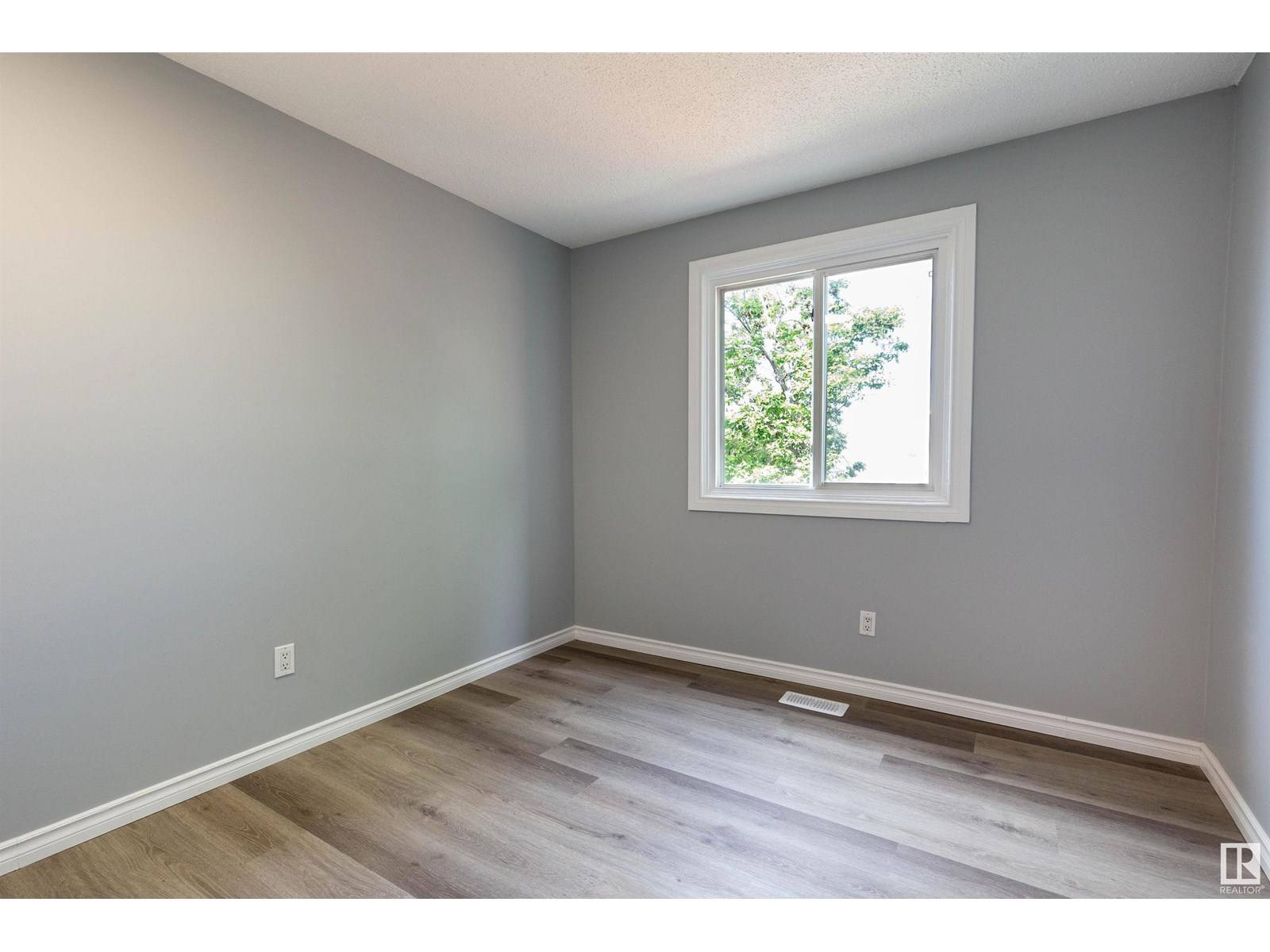 Edmonton, AB T5X4W6,#207 12404 161 AV NW