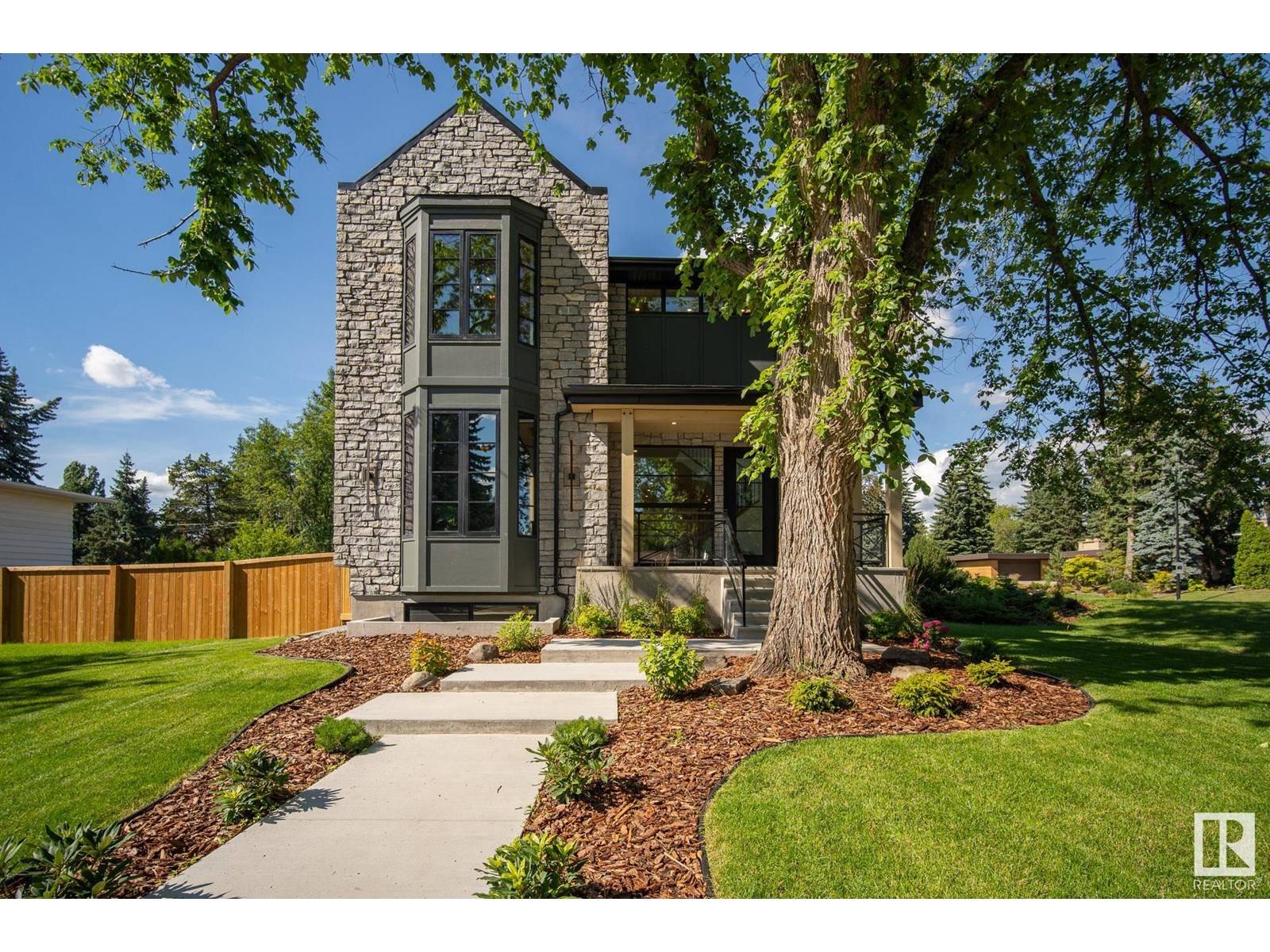 Edmonton, AB T5R3Y7,13804 85 AV NW