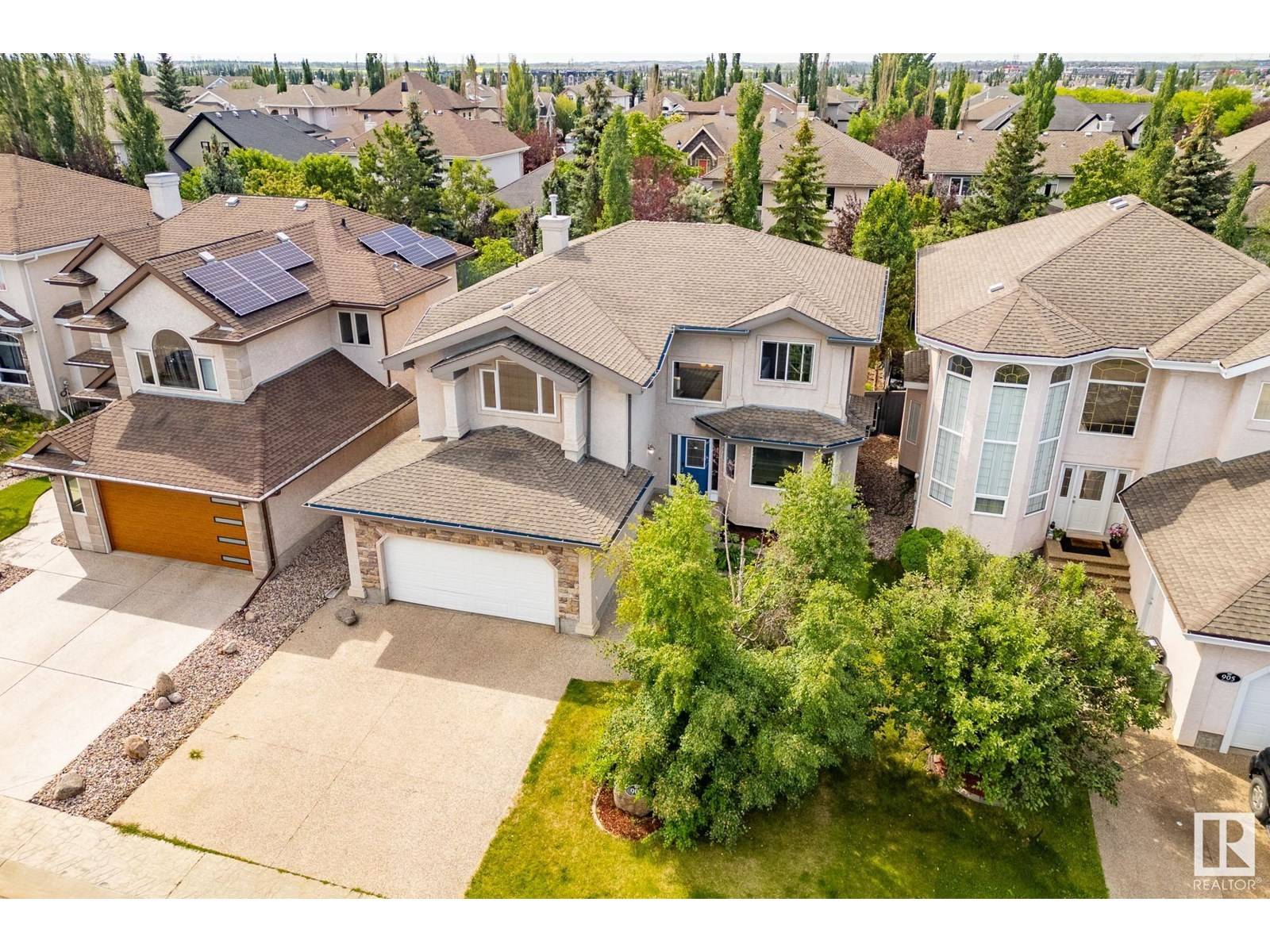 Edmonton, AB T6R3K4,907 THOMPSON PL NW