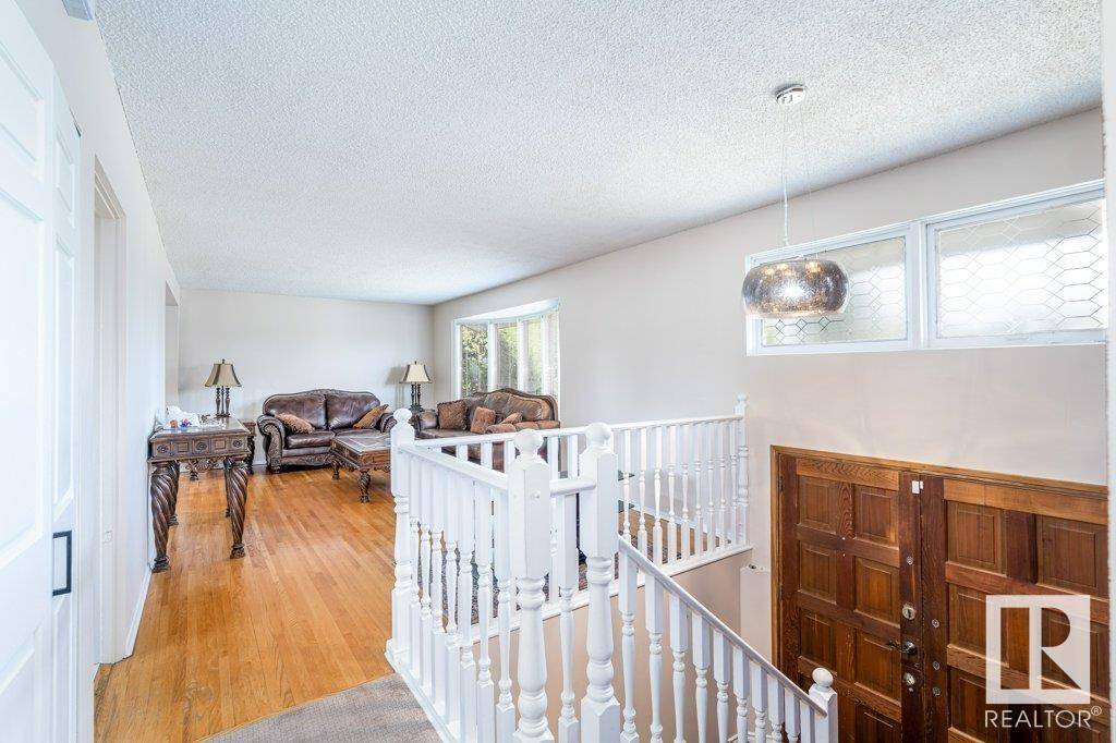 Edmonton, AB T5L3T3,13803 133 AV NW