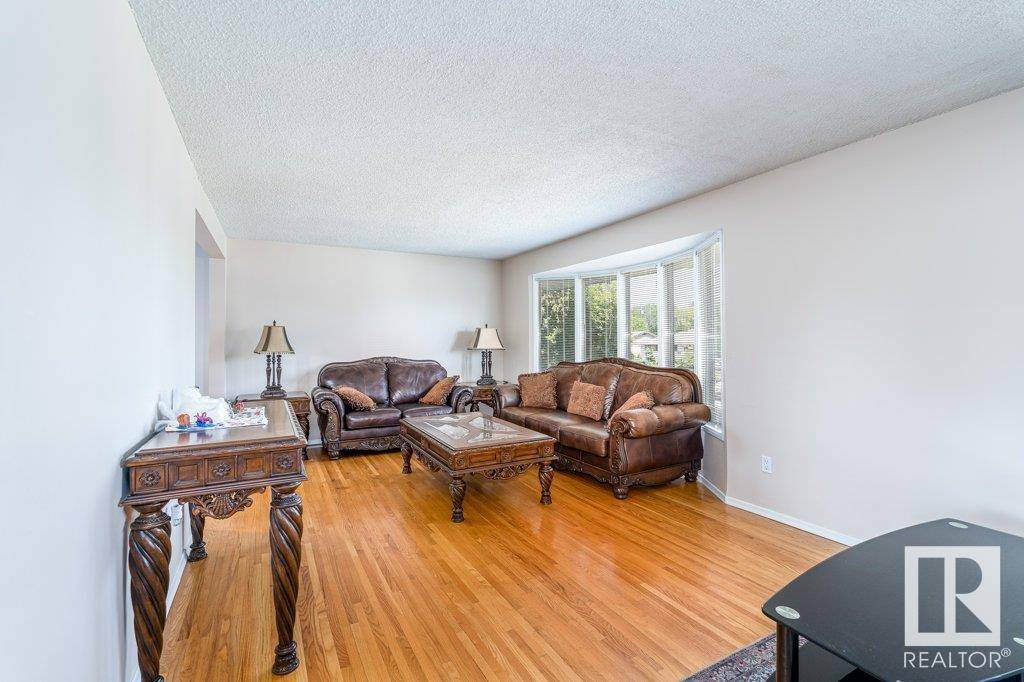 Edmonton, AB T5L3T3,13803 133 AV NW
