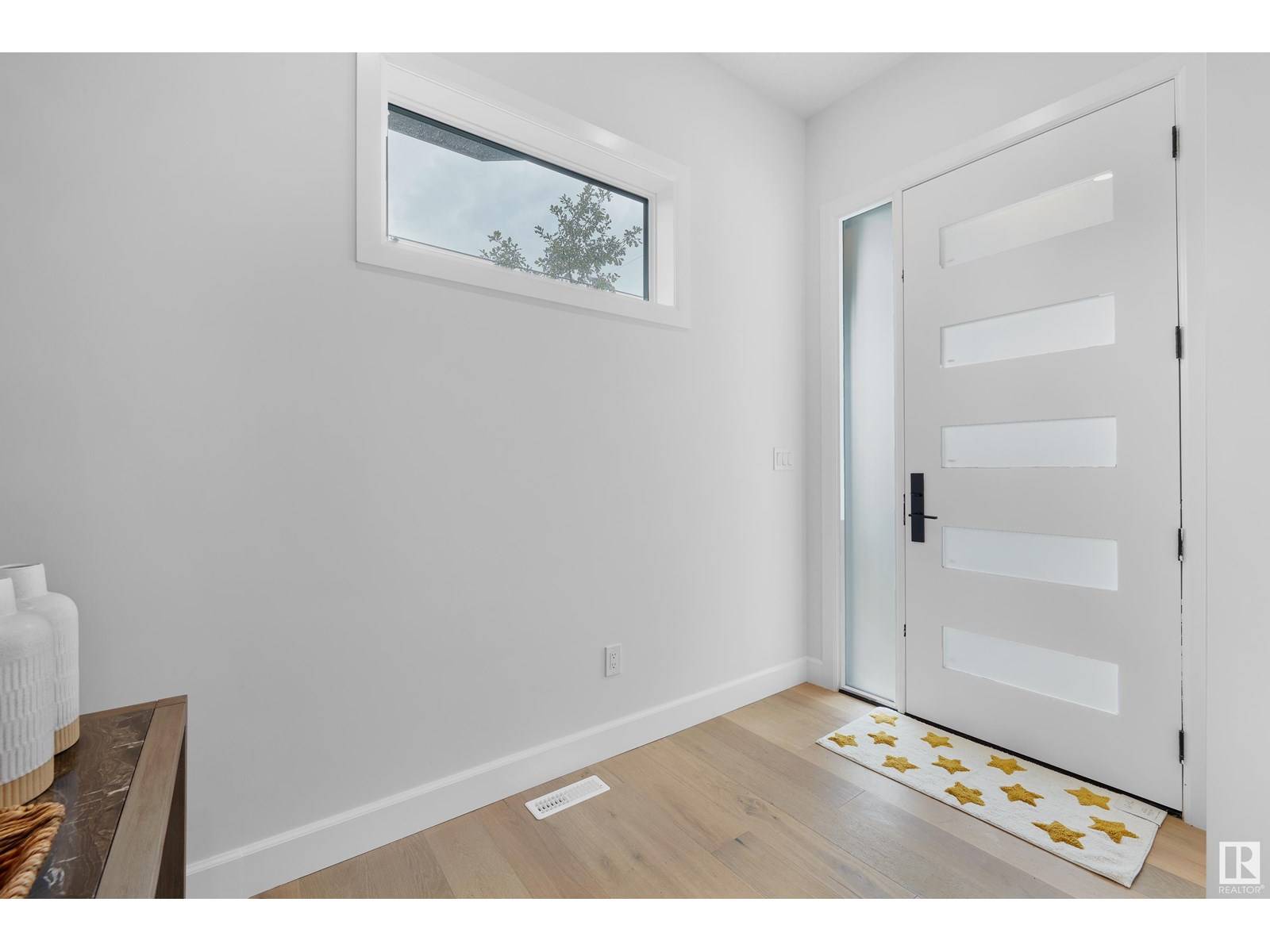 Edmonton, AB T6H2X9,6003 107 ST NW