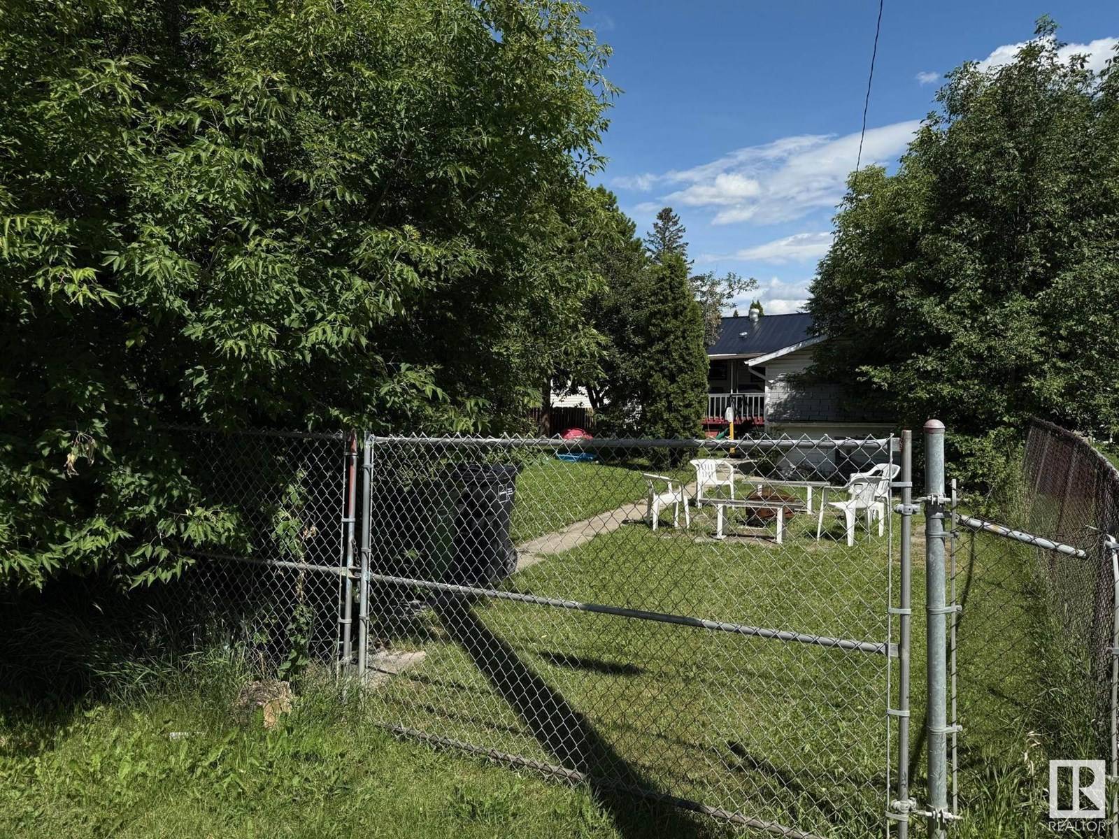 Edmonton, AB T5P2Y3,10312 158 ST NW NW