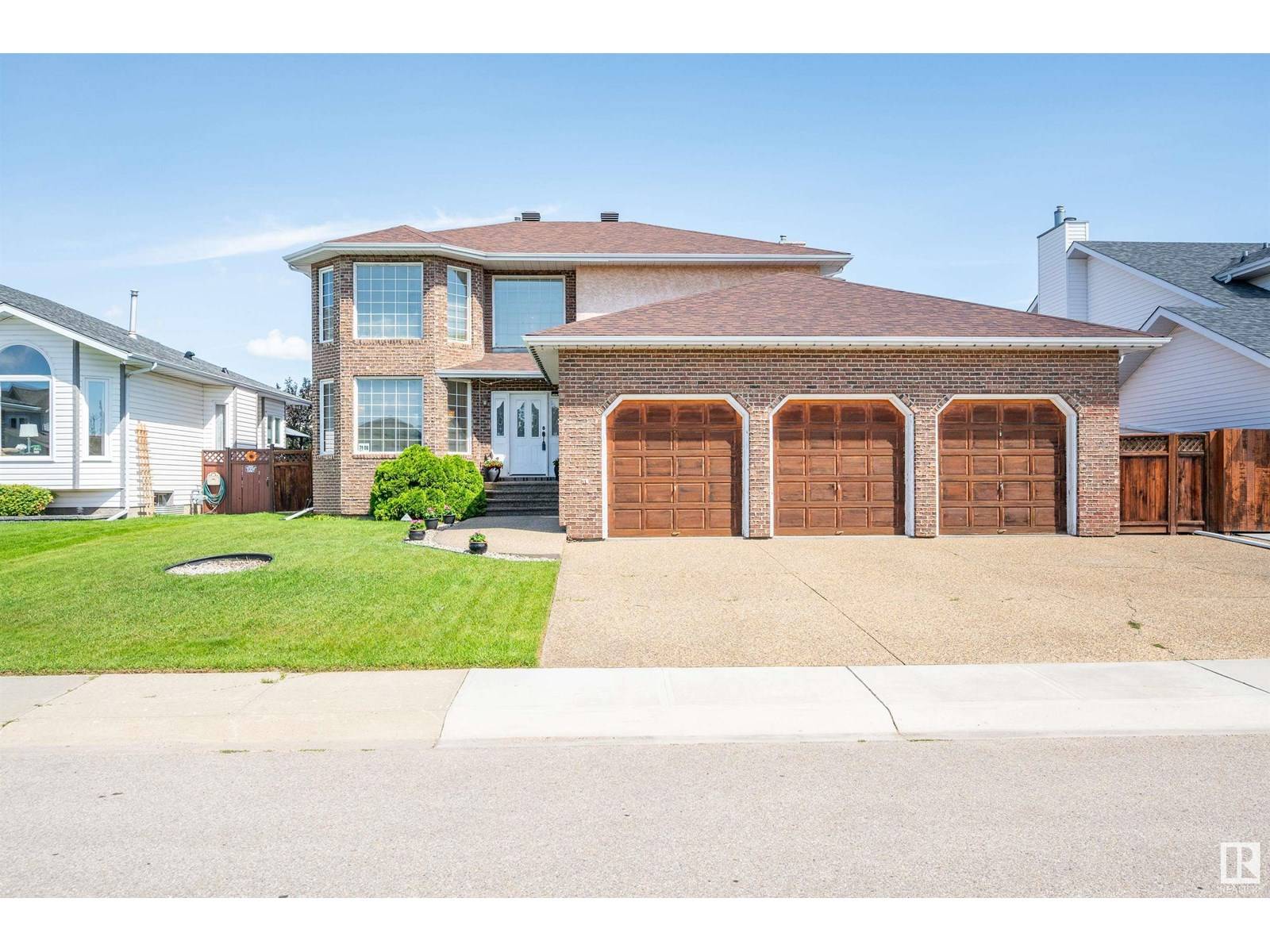 7408 158 AV NW, Edmonton, AB T5Z2Y4