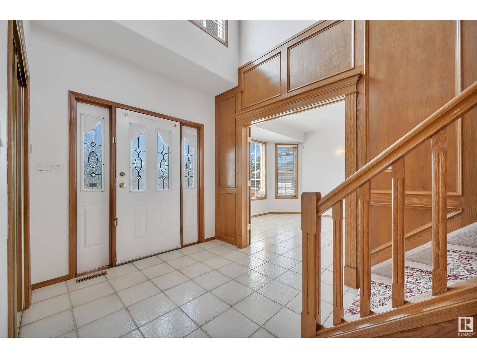 Edmonton, AB T5Z2Y4,7408 158 AV NW