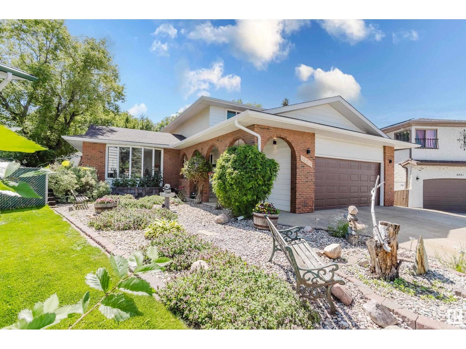 6427 37 AV NW, Edmonton, AB T6L1H7