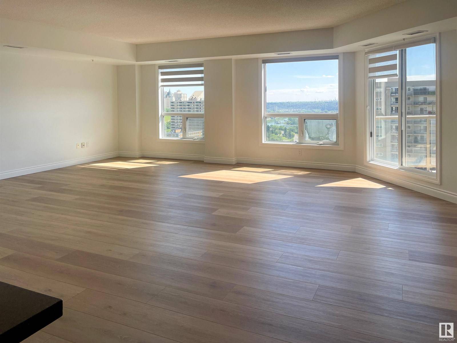 Edmonton, AB T5K0Y8,1102 9819 104 st NW
