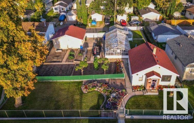 11929 54 ST NW, Edmonton, AB T5W3N1