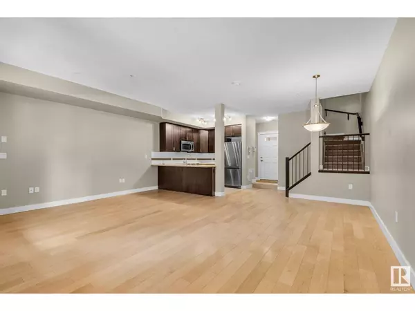 Edmonton, AB T6G0K7,#4 11518 76 AV NW