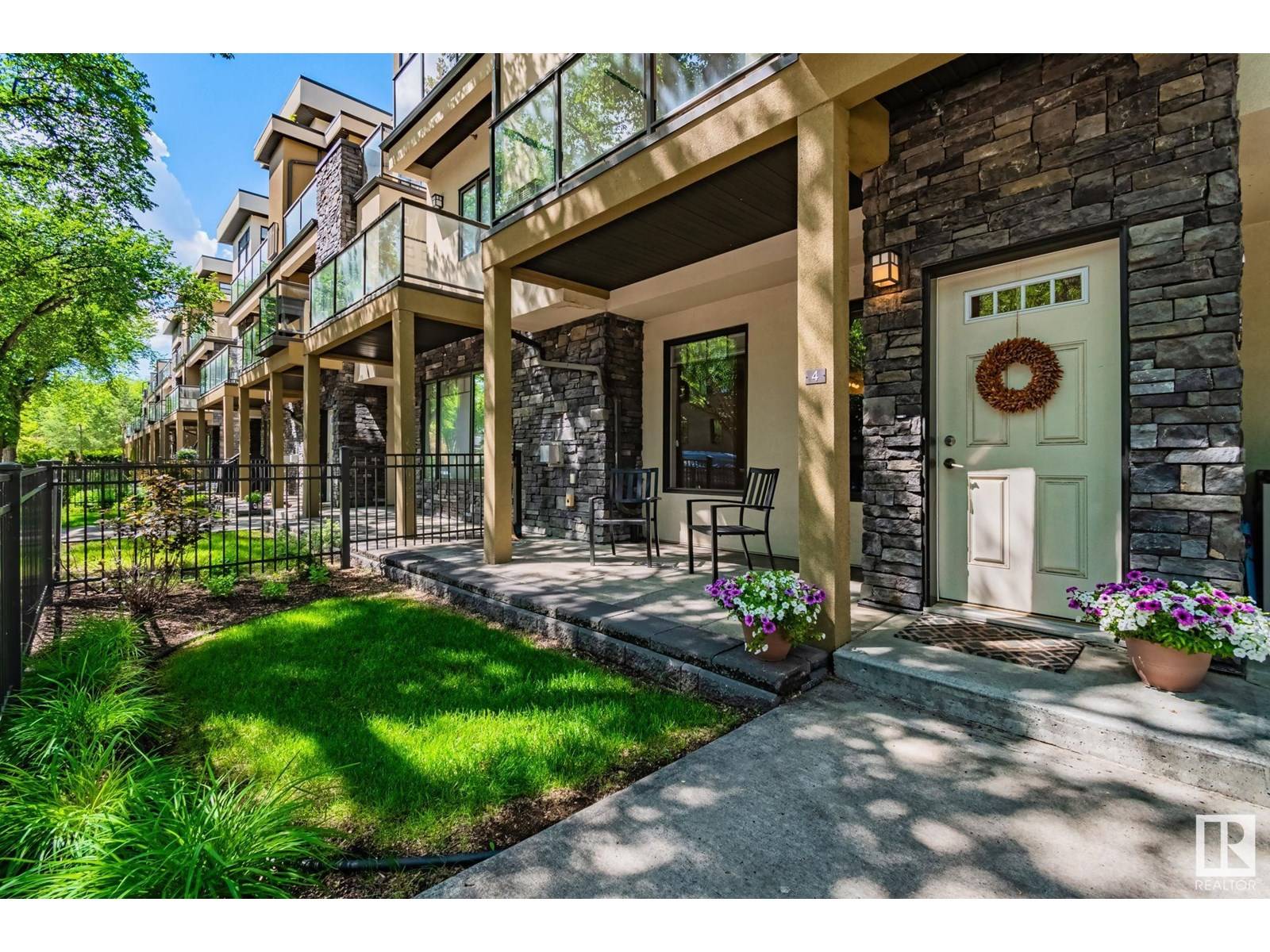 #4 11518 76 AV NW, Edmonton, AB T6G0K7