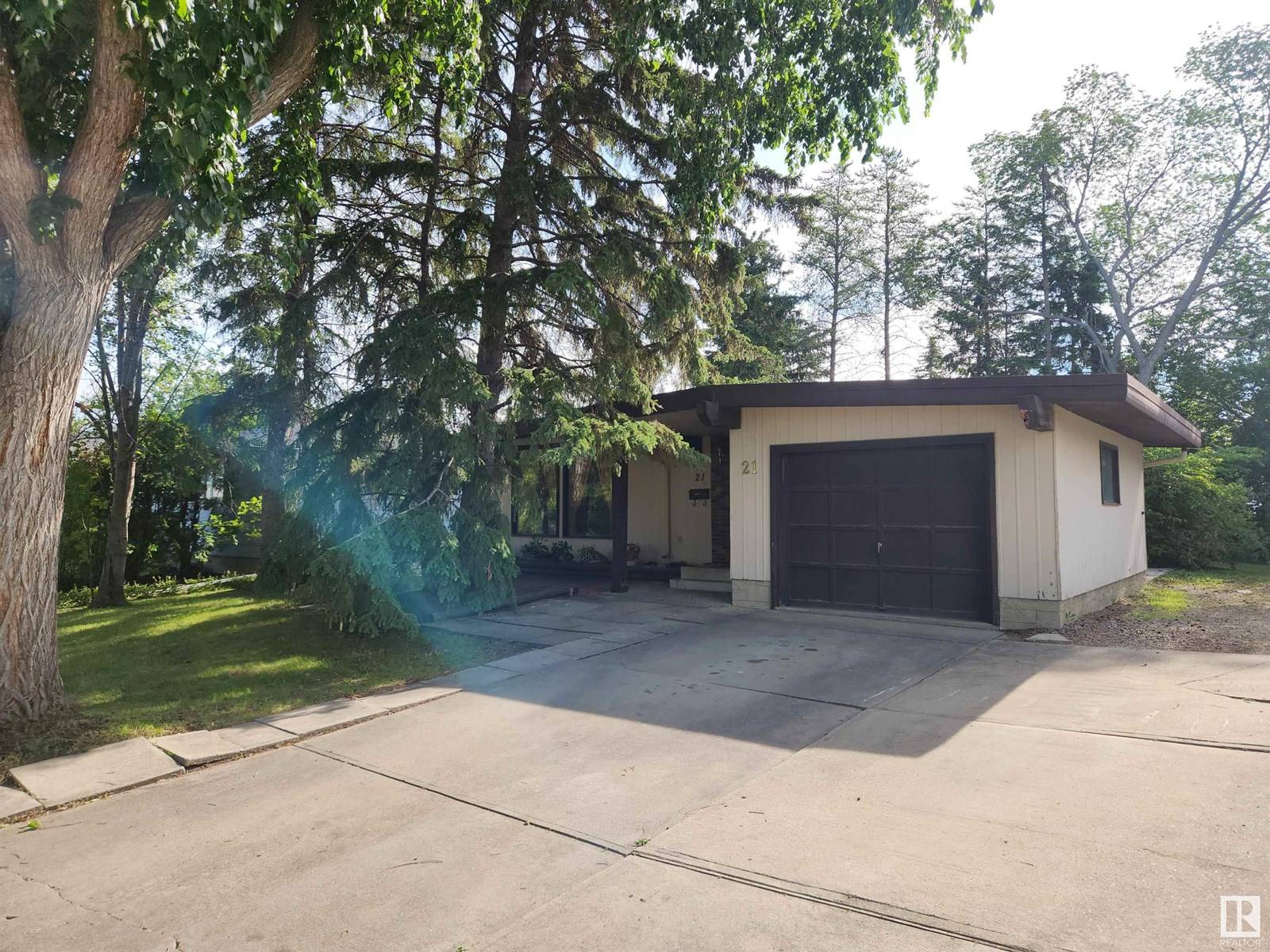 Sherwood Park, AB T8A2B7,21 GRANT AV