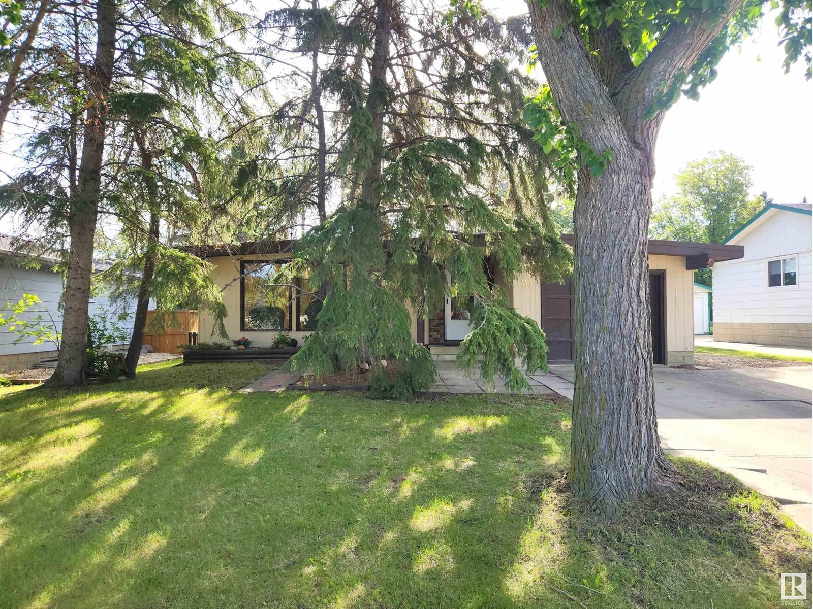21 GRANT AV, Sherwood Park, AB T8A2B7