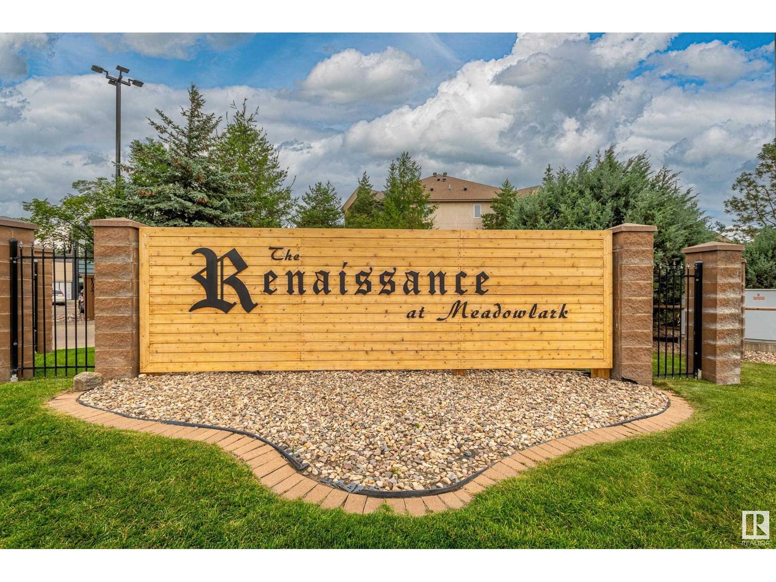Edmonton, AB T5R5Z2,#213 8912 156 ST NW