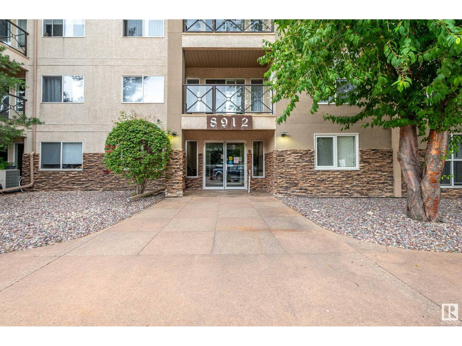 Edmonton, AB T5R5Z2,#213 8912 156 ST NW