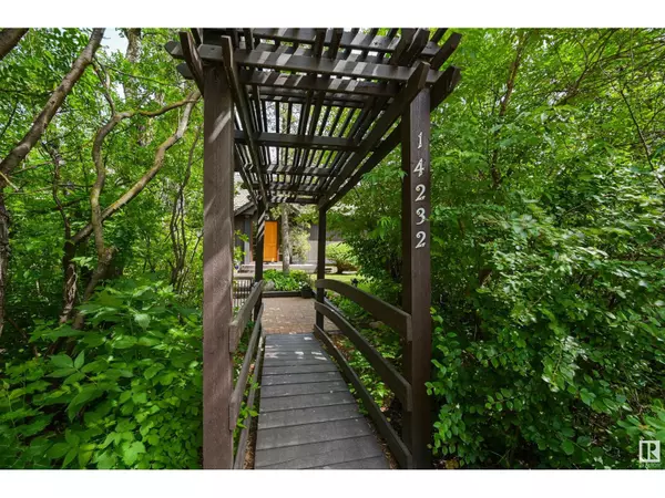 Edmonton, AB T5N3M2,14232 RAVINE DR NW