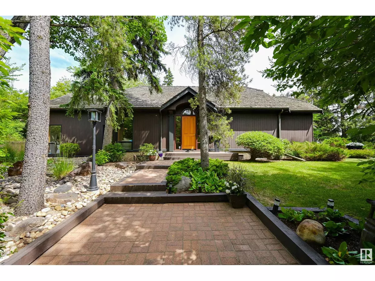 Edmonton, AB T5N3M2,14232 RAVINE DR NW