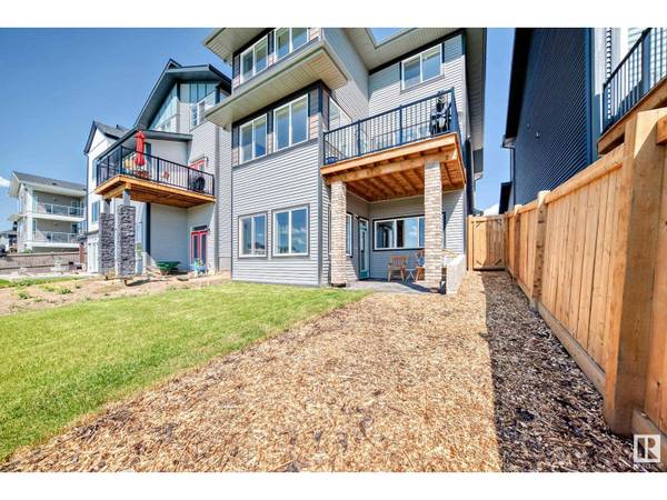 Edmonton, AB T6M1P1,2532 206 ST NW