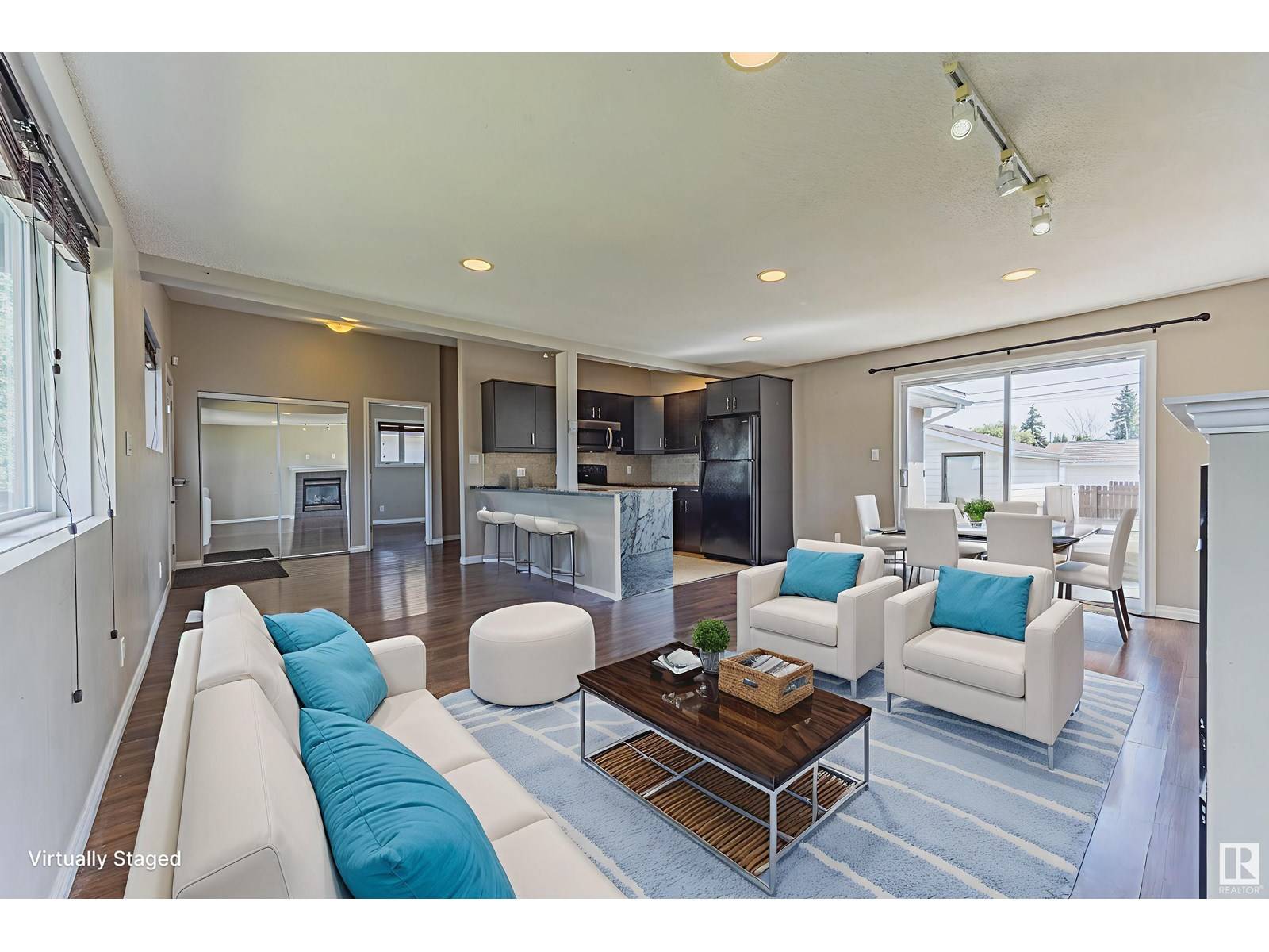 Edmonton, AB T5C2K3,7119 136 AV NW