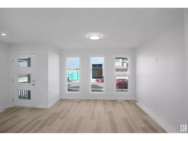 Edmonton, AB T5Y4G2,21027 25 AV NW