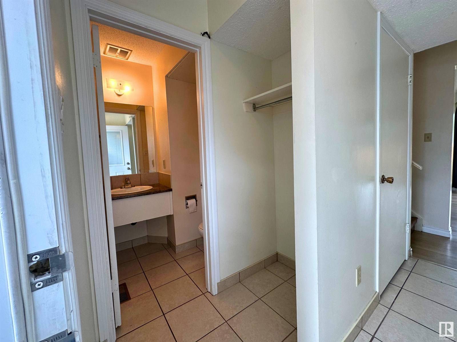 Edmonton, AB T5T1Z5,18351 66 AV NW
