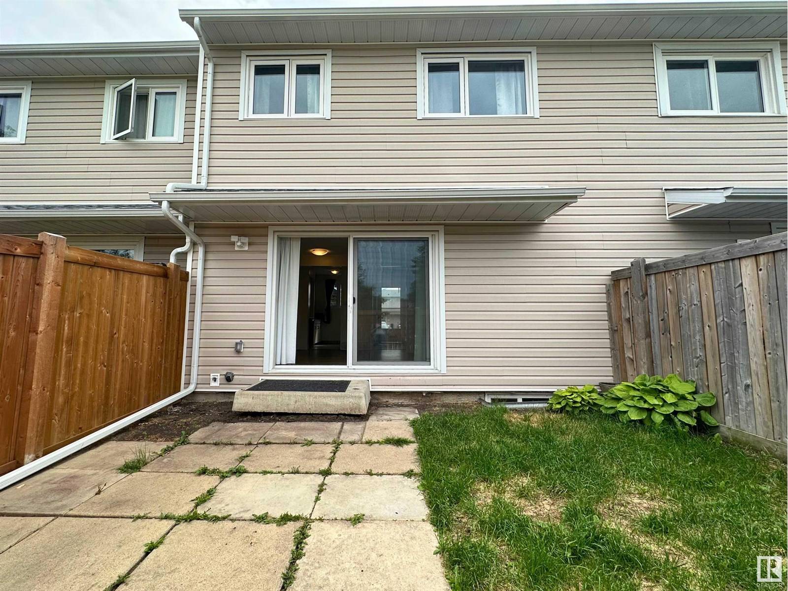 18351 66 AV NW, Edmonton, AB T5T1Z5