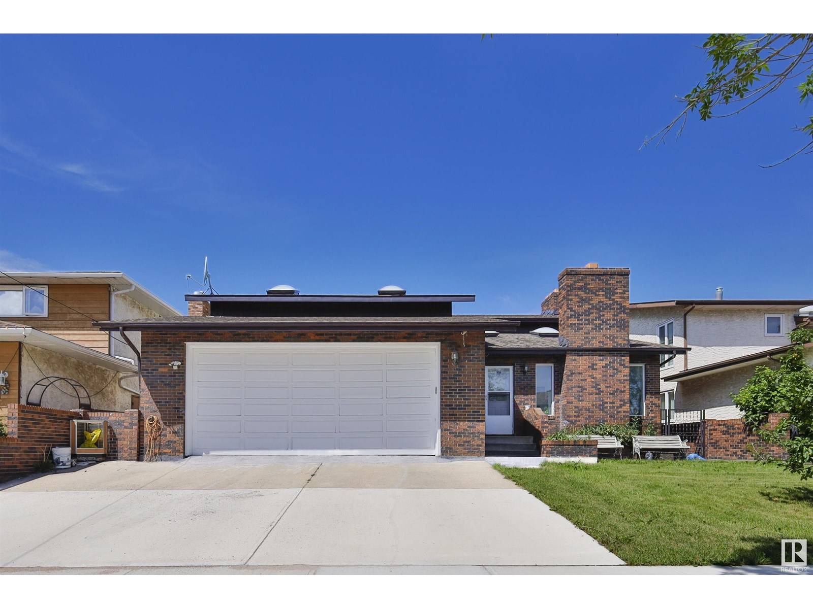 15808 100 ST NW, Edmonton, AB T5X4E4