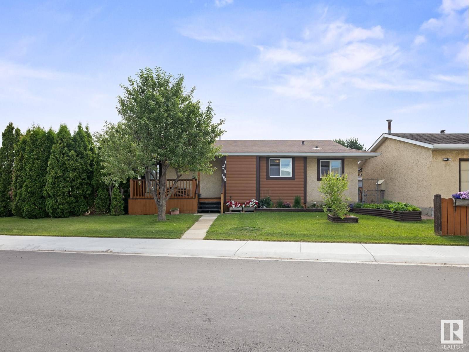17219 106 ST NW, Edmonton, AB T6X3G9