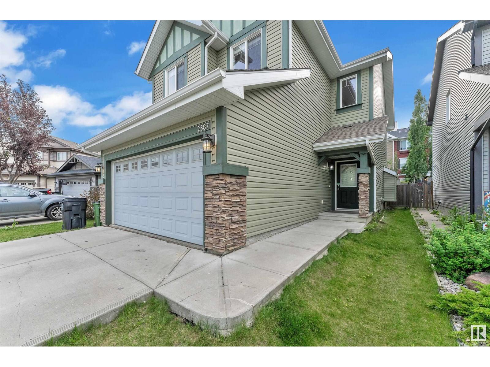 Edmonton, AB T6W2A3,2587 COLE CR SW