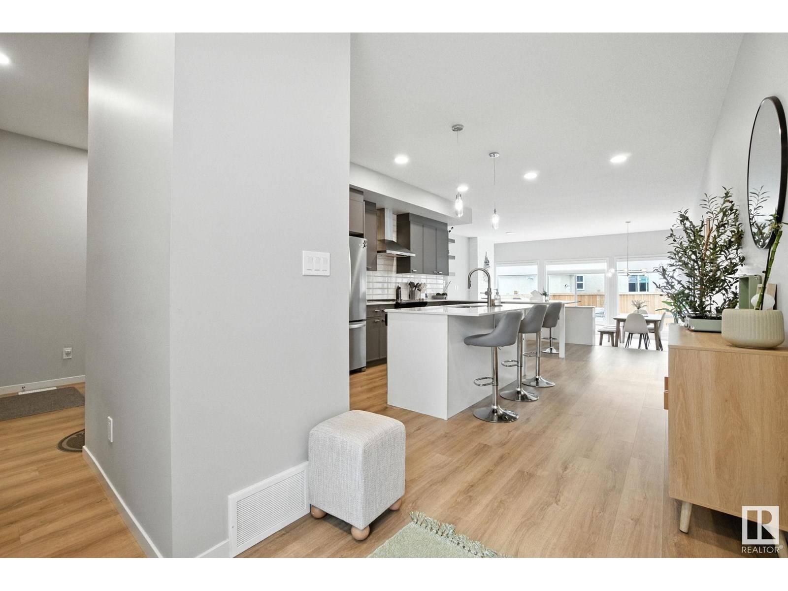 Edmonton, AB T5X0M5,17367 100 ST NW