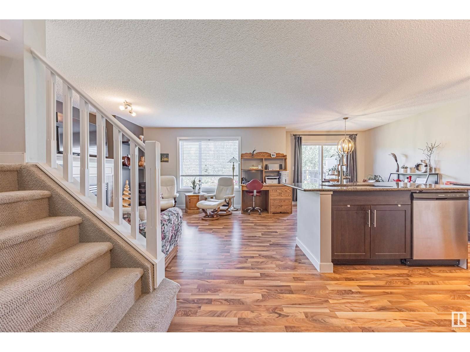Edmonton, AB T5S0E1,20018 131 AV NW