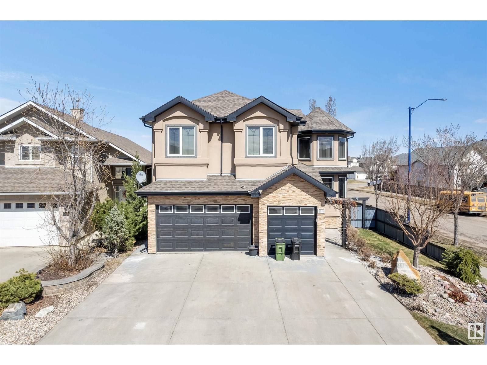1304 70 ST SW SW, Edmonton, AB T6X1K9