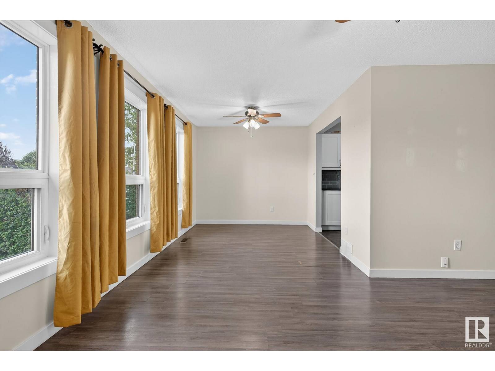 Edmonton, AB T5X4T5,16352 119 ST NW