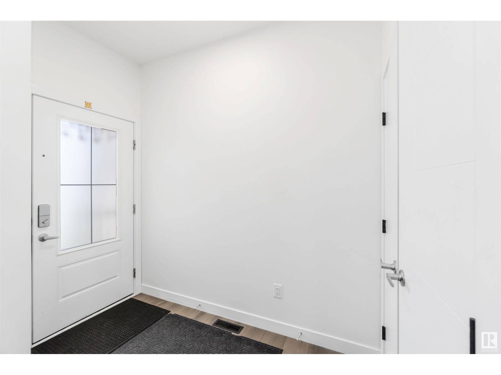 Edmonton, AB T6W5A3,16808 30 AV SW