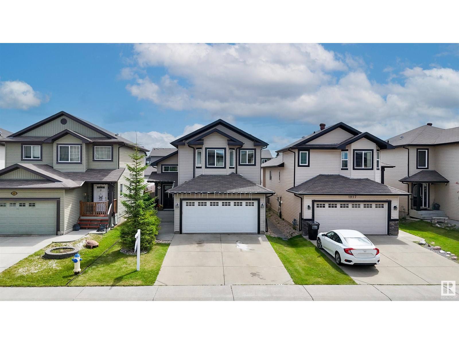 Edmonton, AB T6T0K5,1921 32A ST NW NW