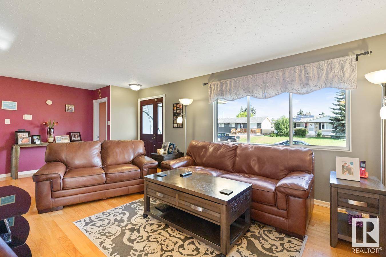 Edmonton, AB T6A0P9,4711 102A AV NW
