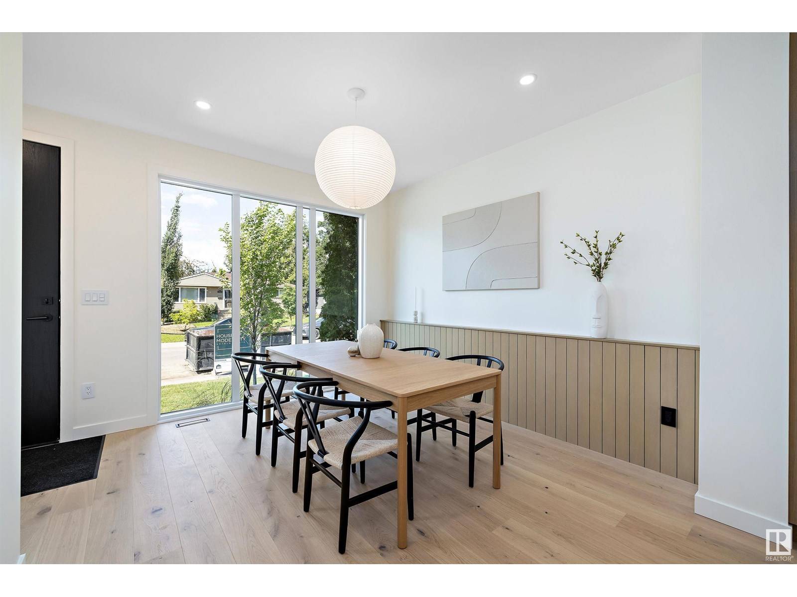 Edmonton, AB T5R4J9,14715 88 AV NW