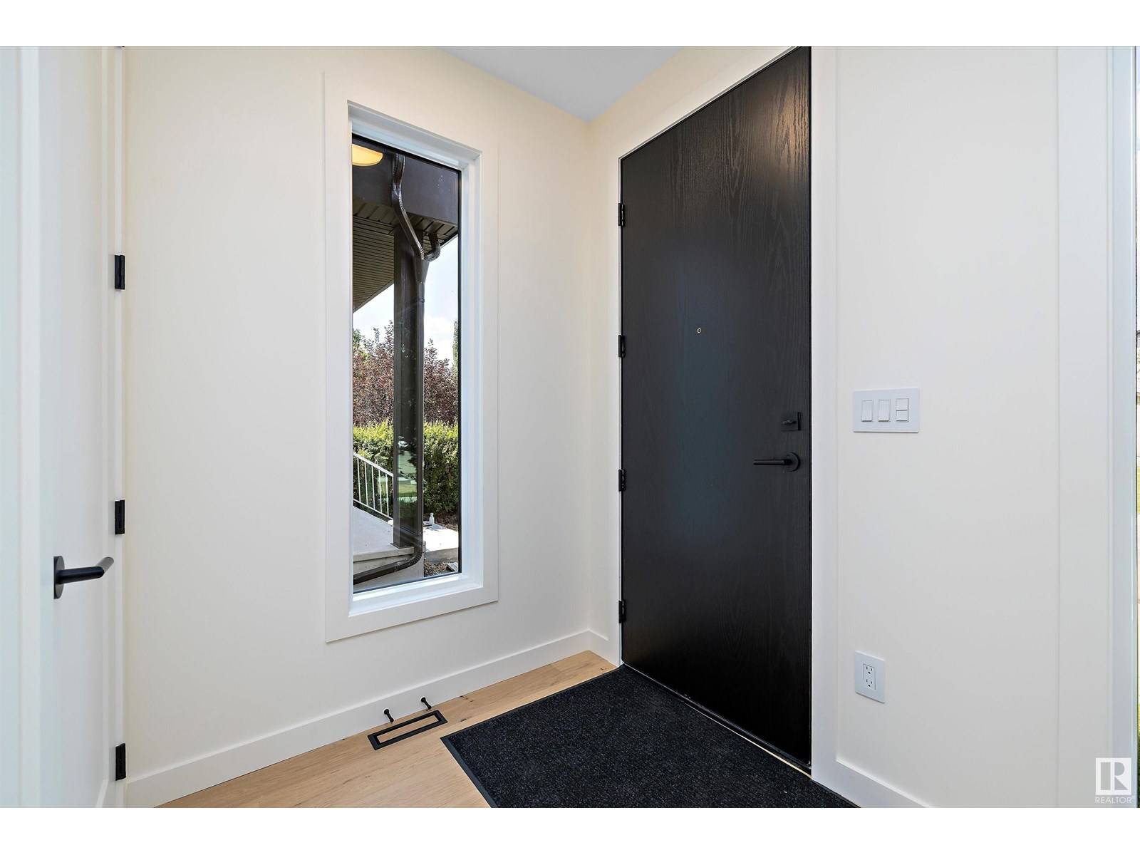 Edmonton, AB T5R4J9,14715 88 AV NW