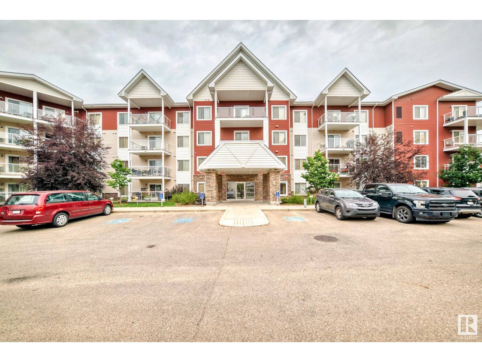 Edmonton, AB T6T0T2,#101 2207 44 AV NW NW