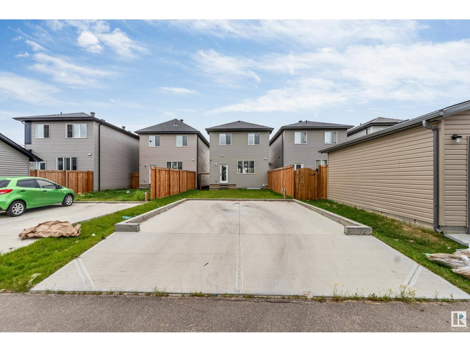 Edmonton, AB T6W4S6,1689 CAVANAGH BV SW
