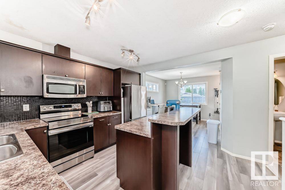 Edmonton, AB T6T0N3,#22 3751 12 ST NW