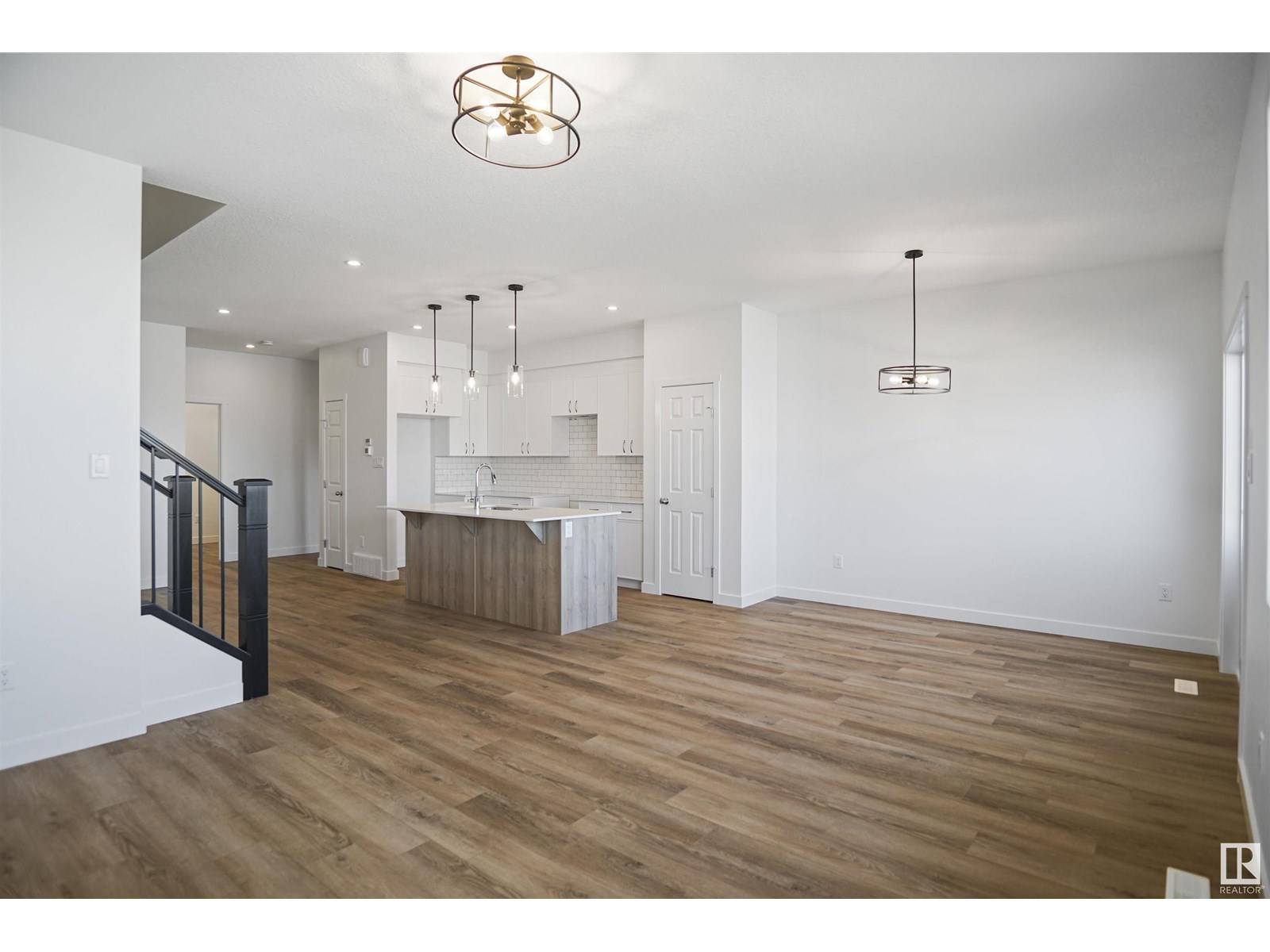 Edmonton, AB T6M1P7,18955 28 AV NW