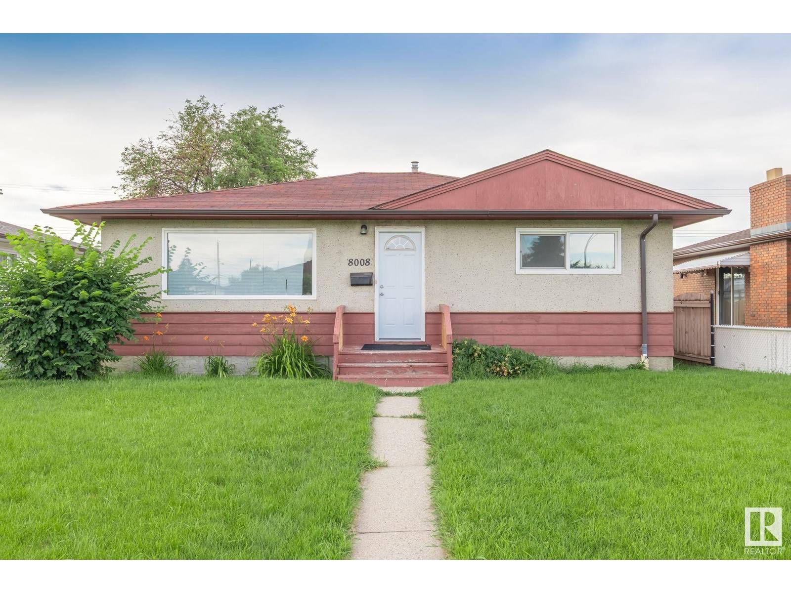 8008 129A AV NW, Edmonton, AB T5C1X2