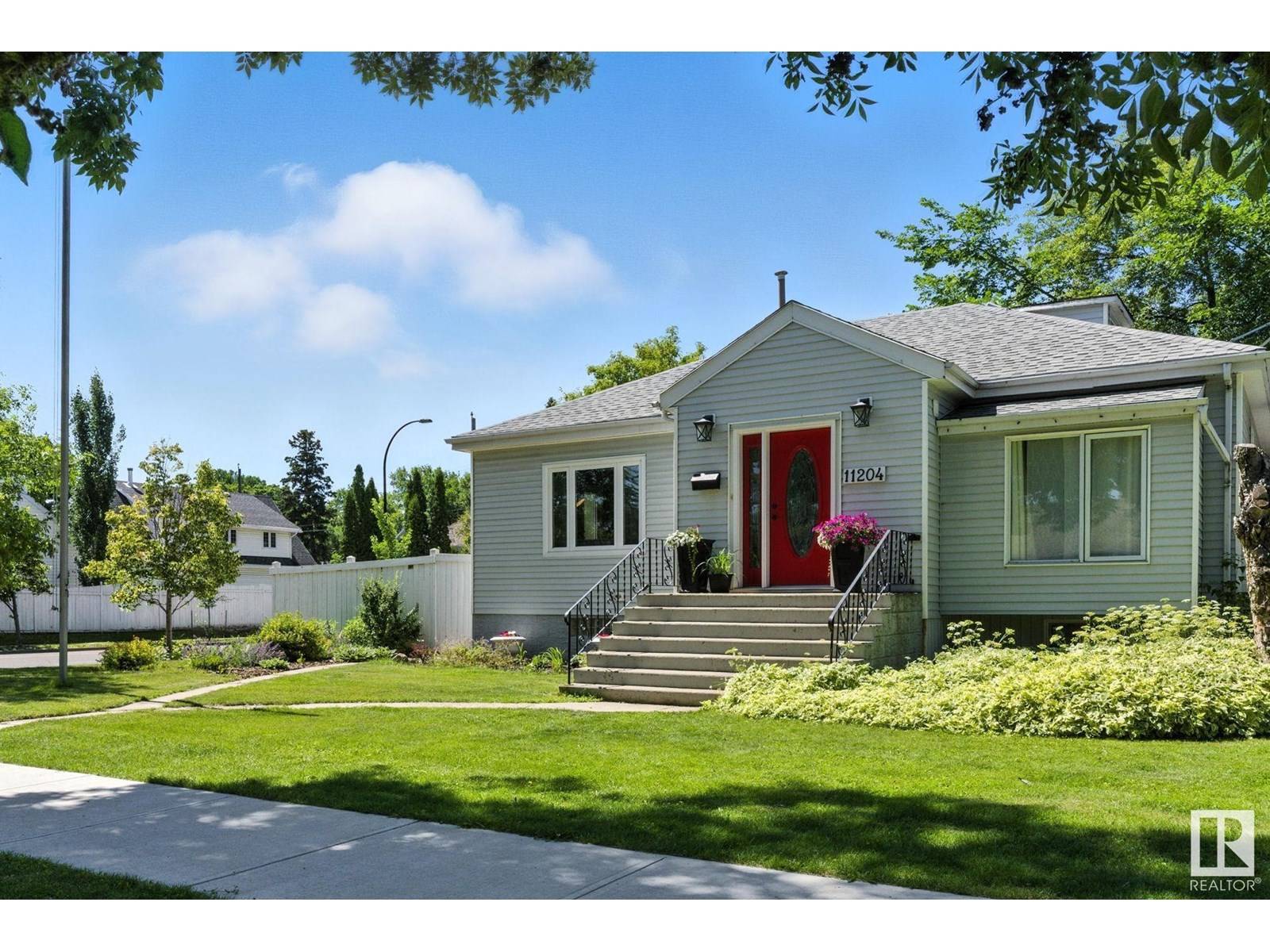 11204 61 ST NW, Edmonton, AB T5W4A5
