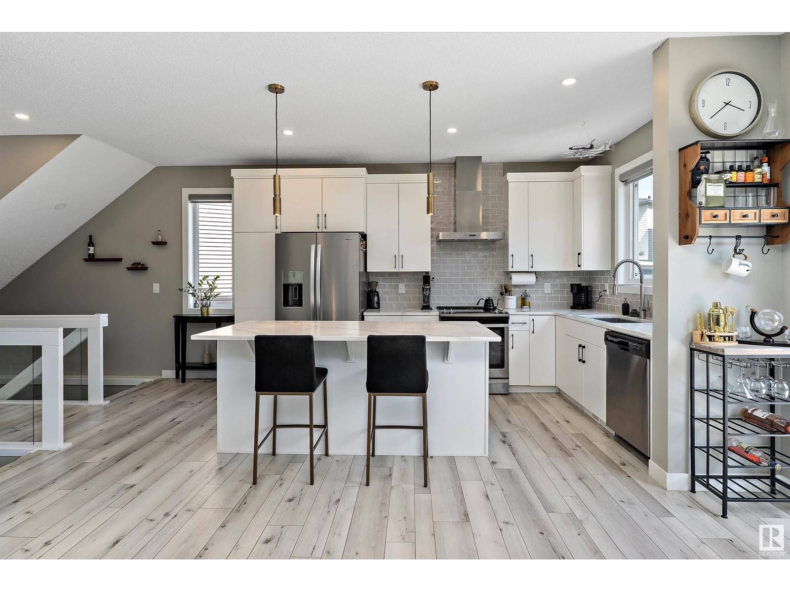 Edmonton, AB T6M1K6,1615 202 ST NW