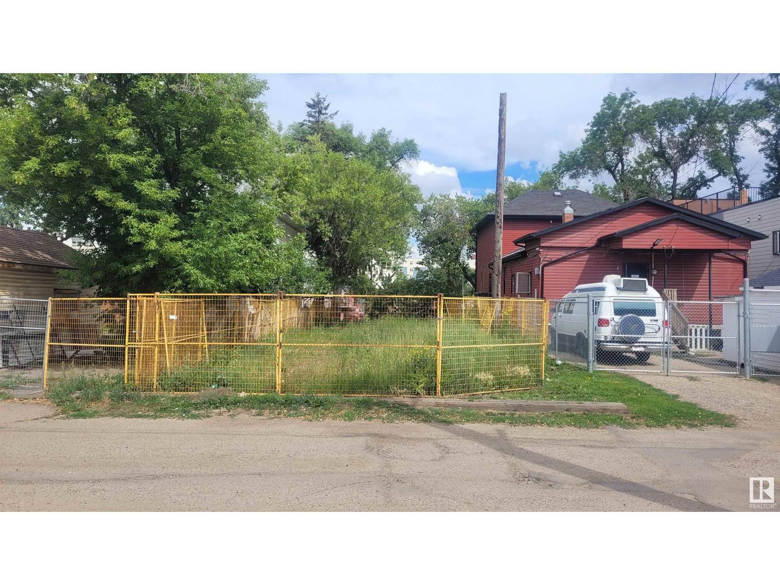 Edmonton, AB T5H0G8,9523 103 AV NW