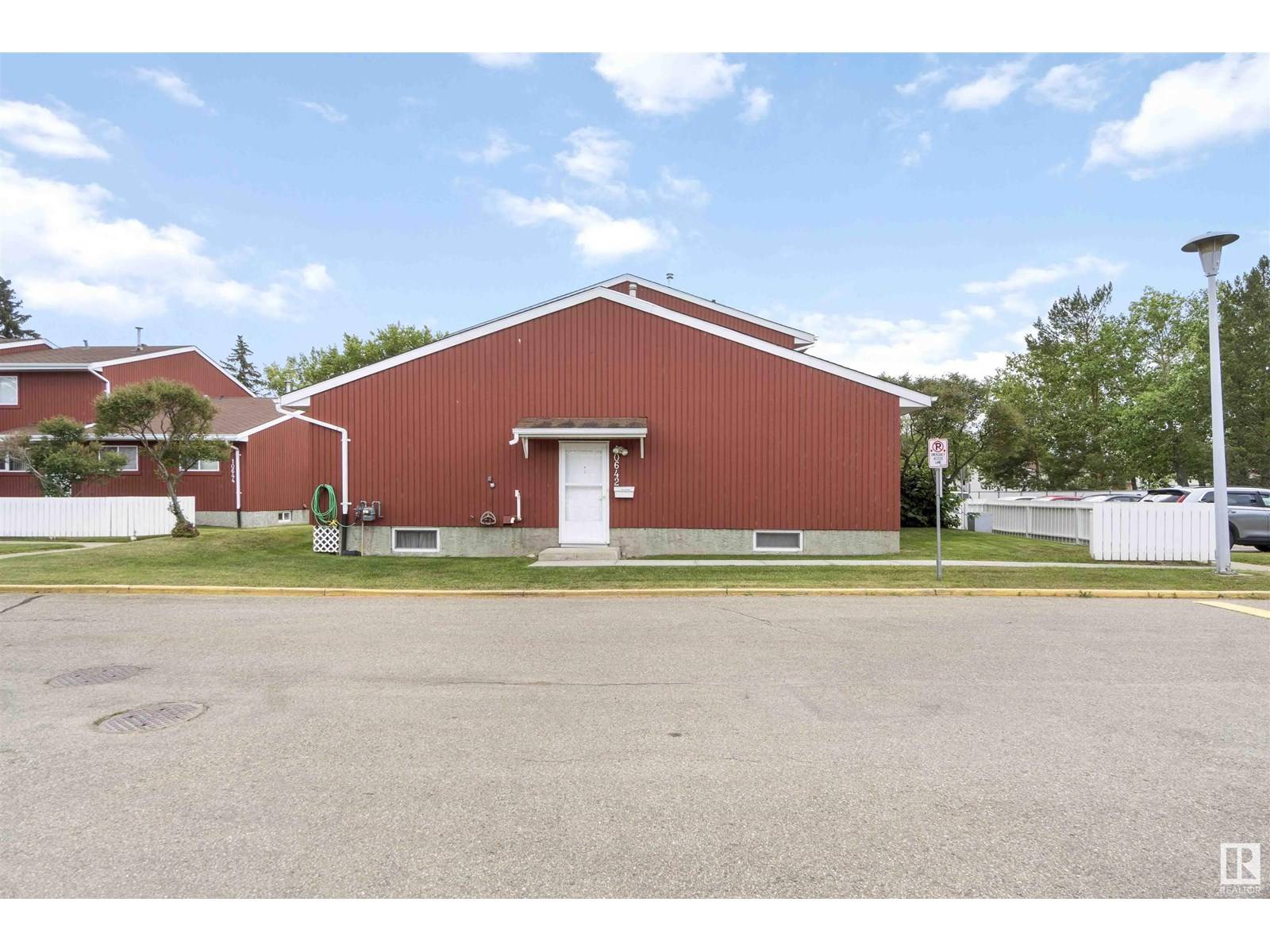 10642 BEAUMARIS RD NW, Edmonton, AB T5X3N4