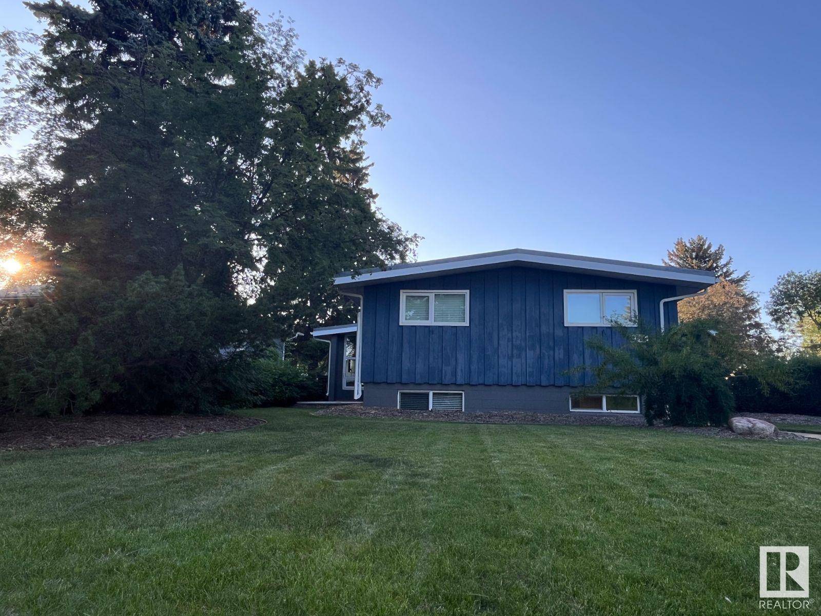 Edmonton, AB T6C1X7,7616 95 AV NW